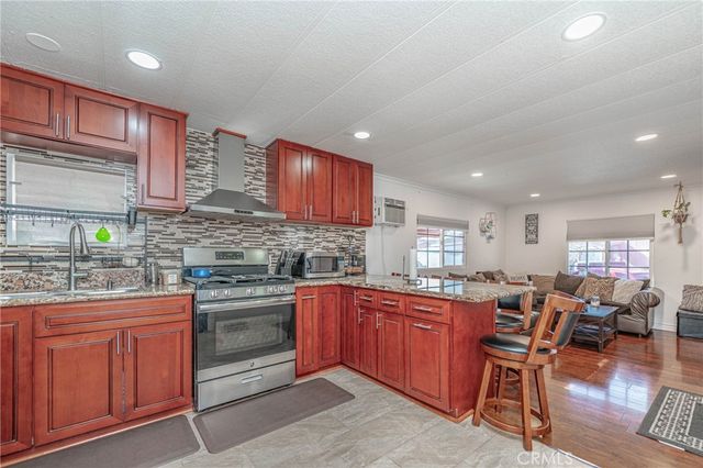 1850 W Orangethorpe 24, Fullerton, CA 92833