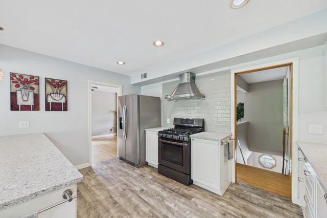 2640 Noble Avenue N, Golden Valley, MN 55422