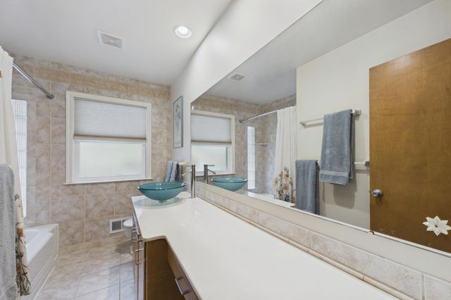 2640 Noble Avenue N, Golden Valley, MN 55422