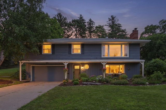 2640 Noble Avenue N, Golden Valley, MN 55422