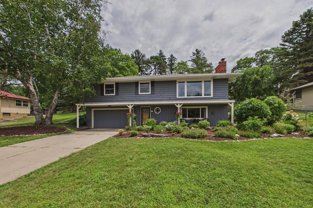 2640 Noble Avenue N, Golden Valley, MN 55422