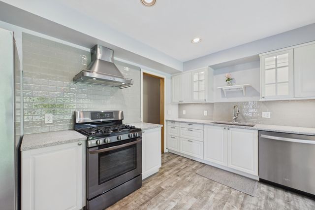 2640 Noble Avenue N, Golden Valley, MN 55422