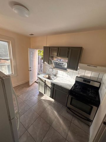 2227 W 19th Street COACH, Chicago, IL 60608