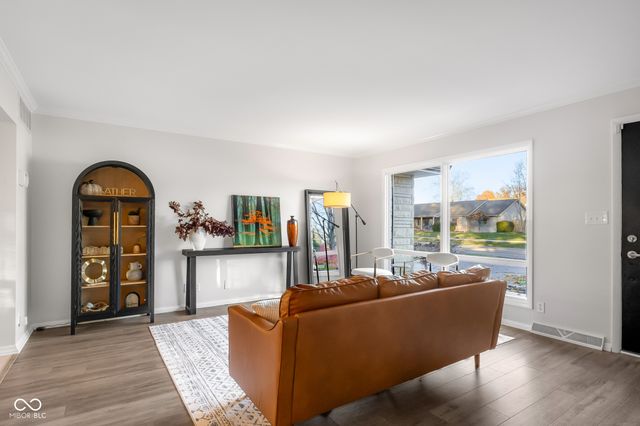 4230 River Road, Columbus, IN 47203