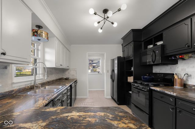 4230 River Road, Columbus, IN 47203