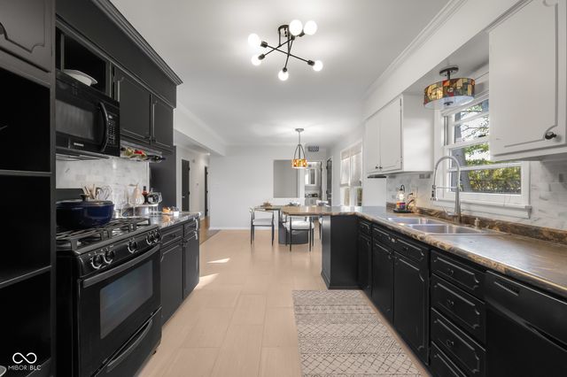 4230 River Road, Columbus, IN 47203