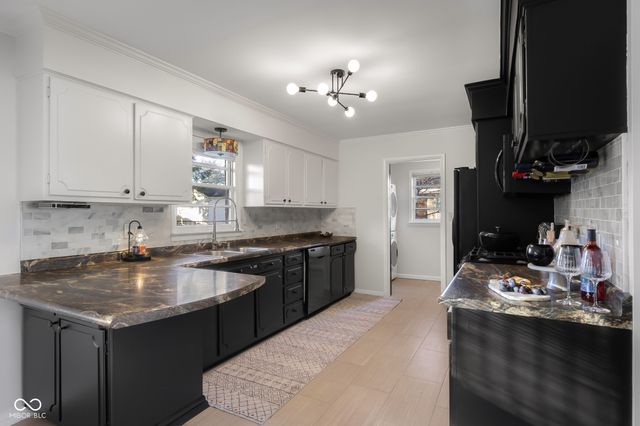 4230 River Road, Columbus, IN 47203