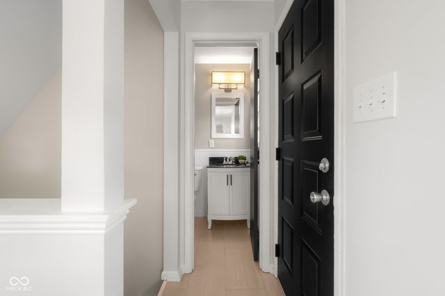 4230 River Road, Columbus, IN 47203