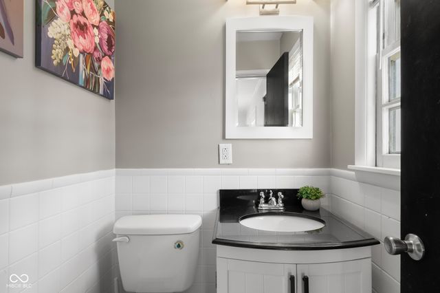 4230 River Road, Columbus, IN 47203