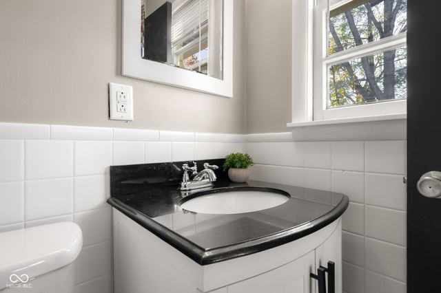 4230 River Road, Columbus, IN 47203