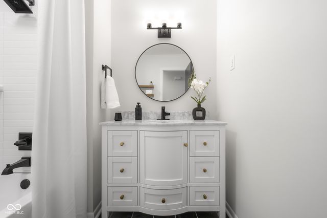 4230 River Road, Columbus, IN 47203