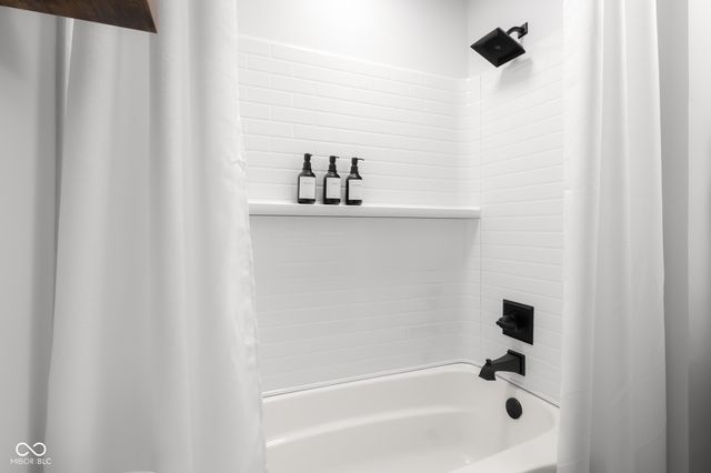 4230 River Road, Columbus, IN 47203