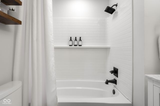 4230 River Road, Columbus, IN 47203