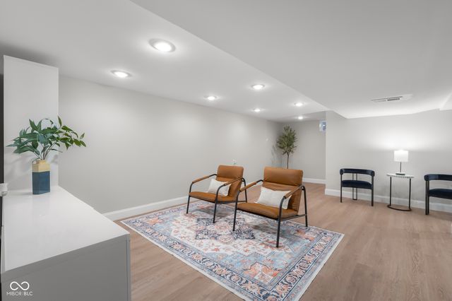 4230 River Road, Columbus, IN 47203