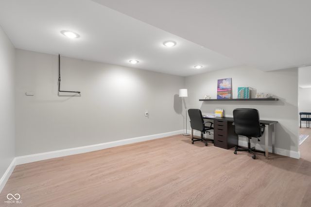 4230 River Road, Columbus, IN 47203