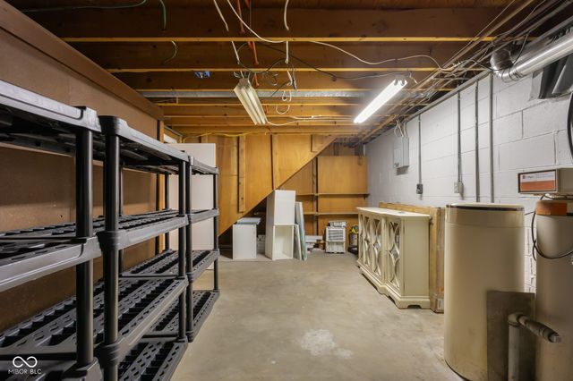 4230 River Road, Columbus, IN 47203