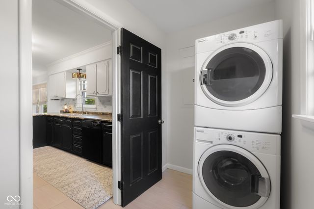 4230 River Road, Columbus, IN 47203