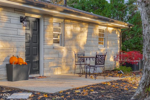 4230 River Road, Columbus, IN 47203