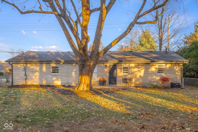4230 River Road, Columbus, IN 47203