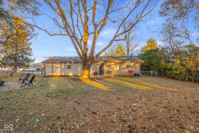 4230 River Road, Columbus, IN 47203