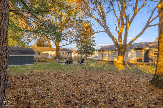 4230 River Road, Columbus, IN 47203