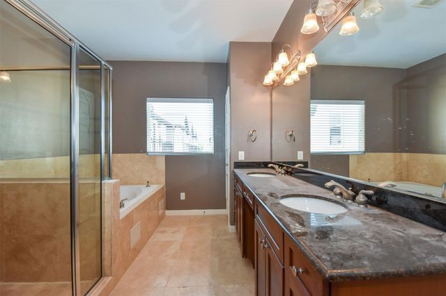 1141 W 24th Street B, Houston, TX 77008