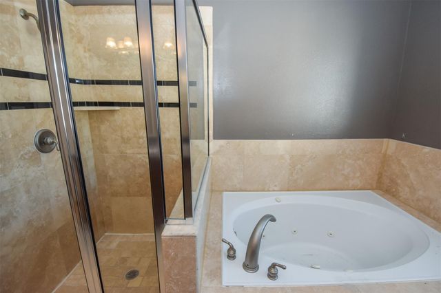 1141 W 24th Street B, Houston, TX 77008