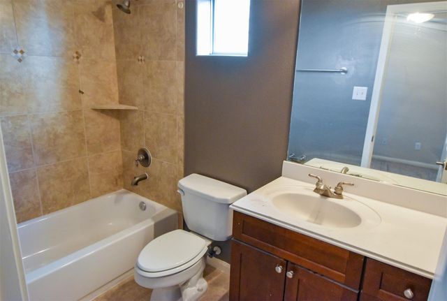 1141 W 24th Street B, Houston, TX 77008