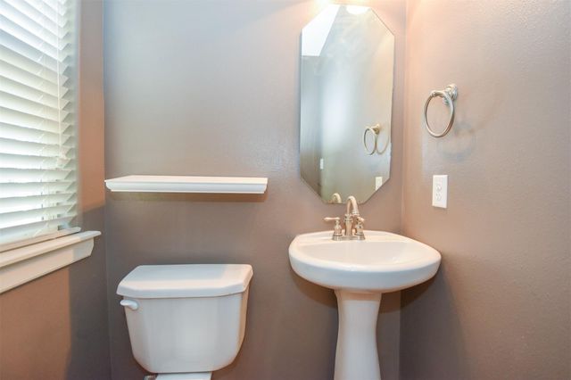 1141 W 24th Street B, Houston, TX 77008