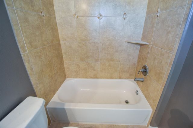 1141 W 24th Street B, Houston, TX 77008