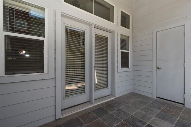 1141 W 24th Street B, Houston, TX 77008