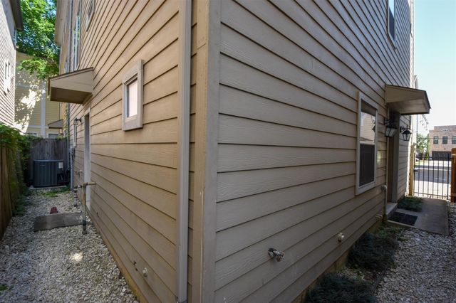 1141 W 24th Street B, Houston, TX 77008