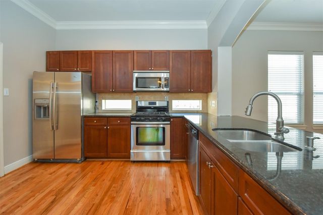 1141 W 24th Street B, Houston, TX 77008