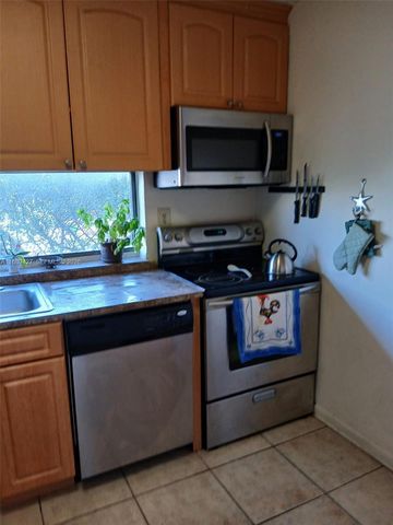 17021 N Bay Road 412IV, Sunny Isles Beach, FL 33160