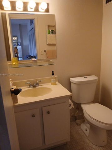 17021 N Bay Road 412IV, Sunny Isles Beach, FL 33160