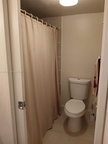 17021 N Bay Road 412IV, Sunny Isles Beach, FL 33160