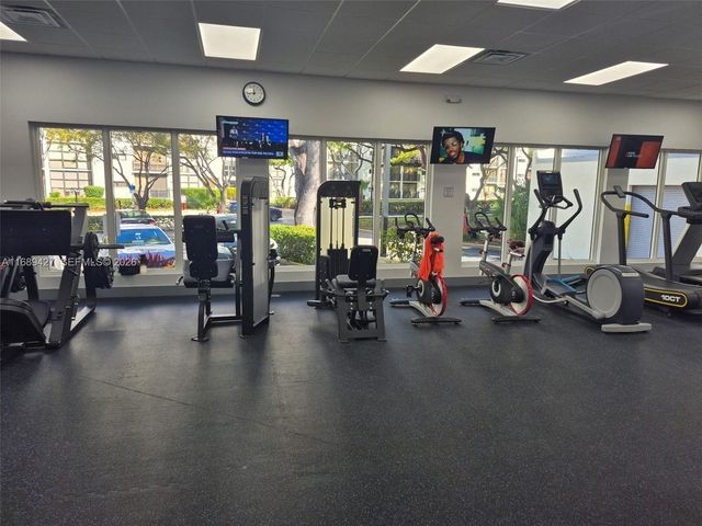 17021 N Bay Road 412IV, Sunny Isles Beach, FL 33160