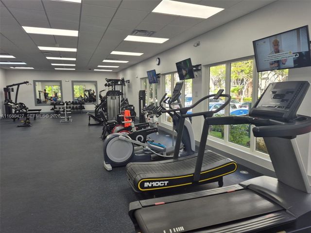 17021 N Bay Road 412IV, Sunny Isles Beach, FL 33160