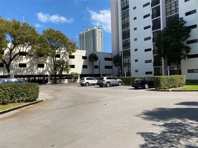 17021 N Bay Road 412IV, Sunny Isles Beach, FL 33160
