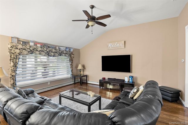 7 Monterey Drive, Manhasset Hills, NY 11040