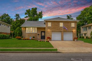 7 Monterey Drive, Manhasset Hills, NY 11040