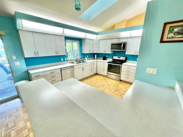 98 HOURGLASS DRIVE, Venice, FL 34293