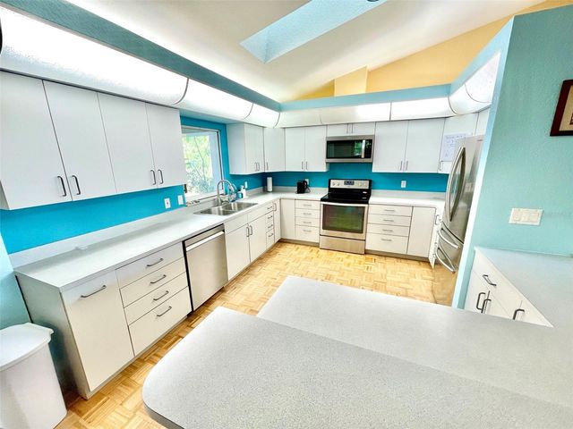 98 HOURGLASS DRIVE, Venice, FL 34293