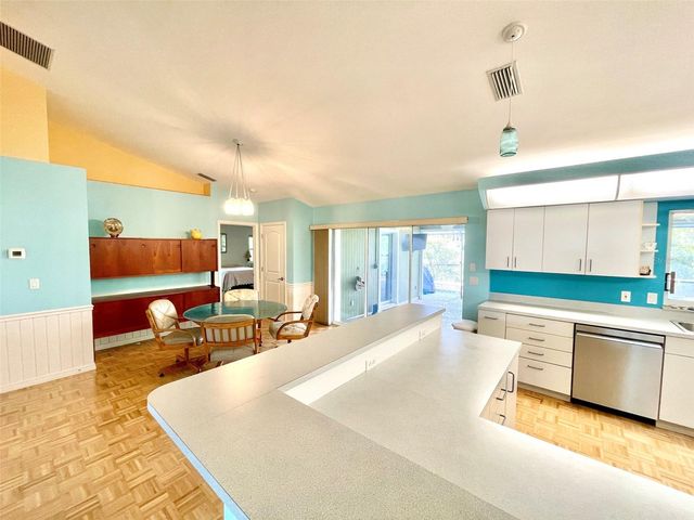 98 HOURGLASS DRIVE, Venice, FL 34293