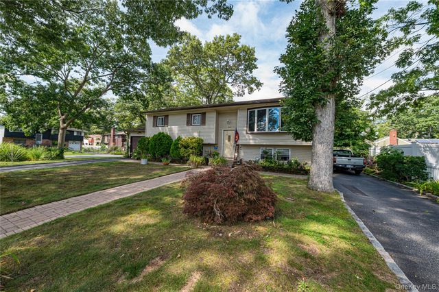 40 Rockland Avenue, West Babylon, NY 11704