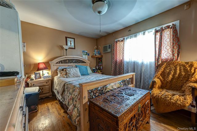 40 Rockland Avenue, West Babylon, NY 11704