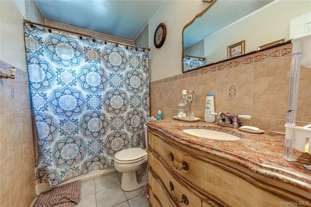 40 Rockland Avenue, West Babylon, NY 11704