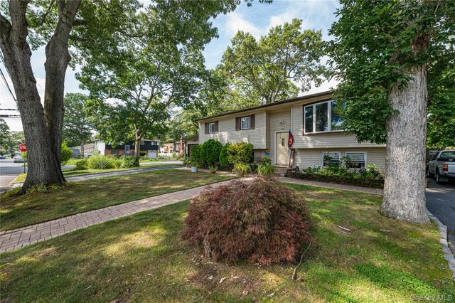 40 Rockland Avenue, West Babylon, NY 11704