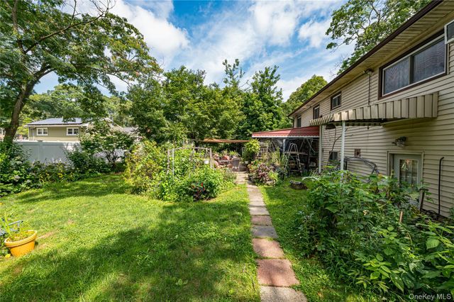 40 Rockland Avenue, West Babylon, NY 11704