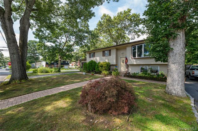 40 Rockland Avenue, West Babylon, NY 11704